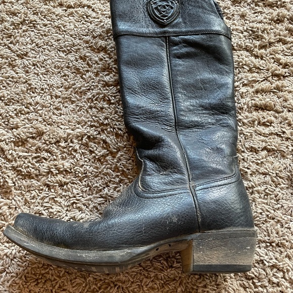 Ariat black cowboy boots. Rarely worn. Good condition. Size 6 - Picture 7 of 7